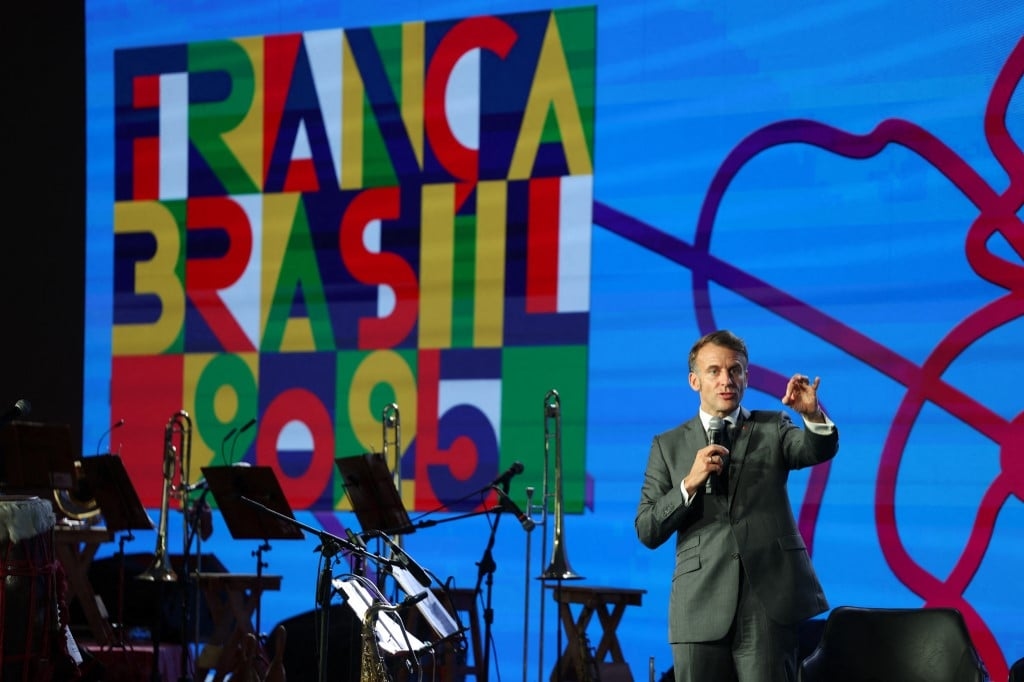 A Bahia, Macron afferma di nutrire grandi aspettative per il "triangolo" Brasile-Francia-Africa.