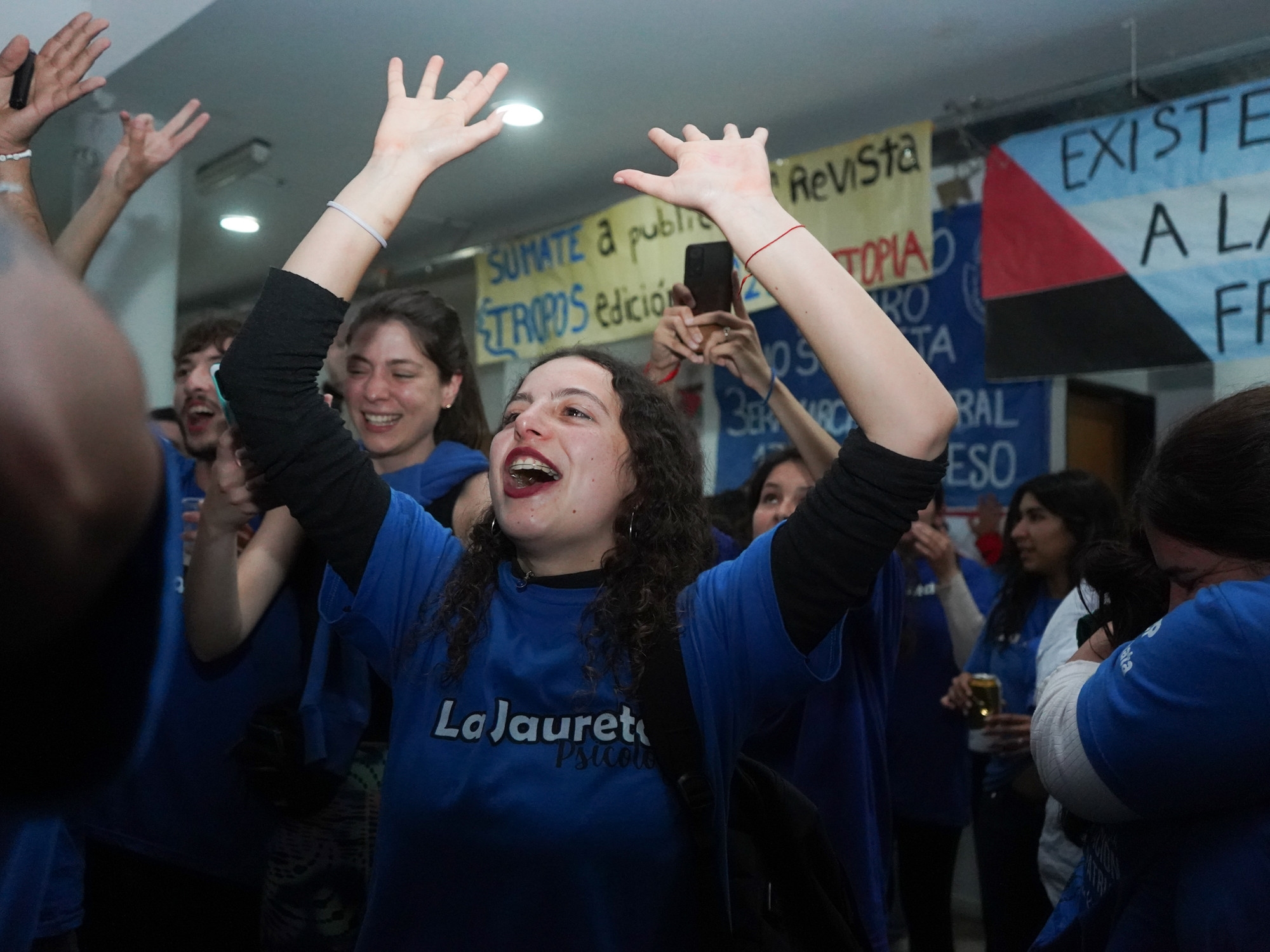 Внутренняя борьба в Перонистской партии на всех фронтах: Ла Кампора была понижена в должности в Университете Ла-Платы, а схема, поддерживаемая Кичиллофом, получила развитие.