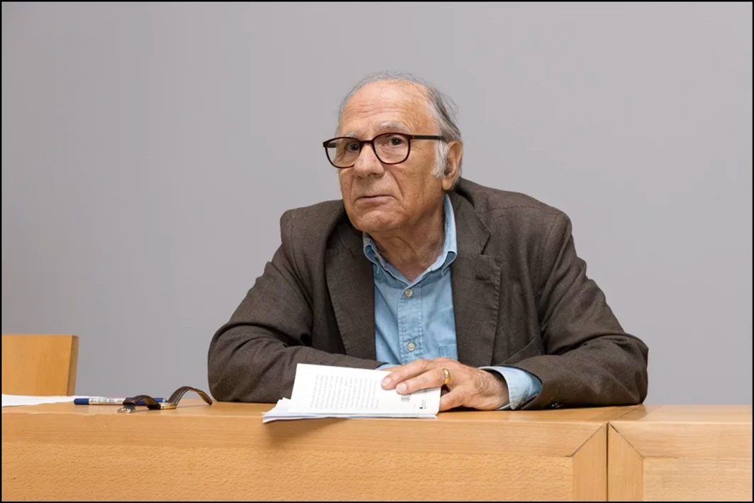 El poeta Luís Serrano revela la música que escucha.