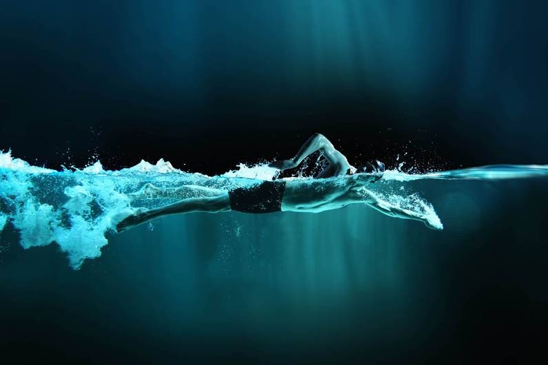 Afvallen met een trainingsplan: Calorie killer water: Buikvet laten smelten met zwemtraining