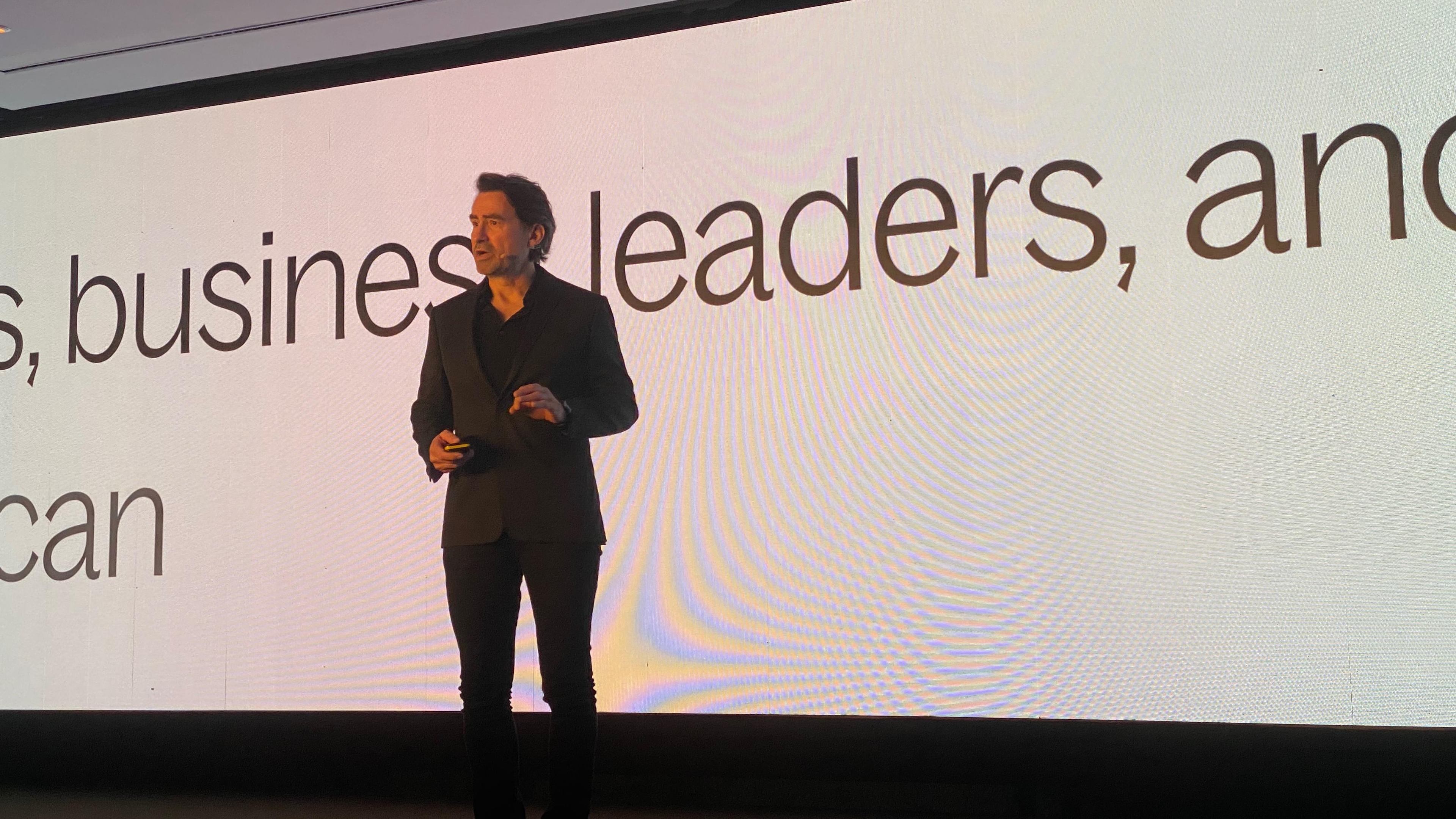 Компания DuMont Group: полностью запускает операционную систему для стека MarTech