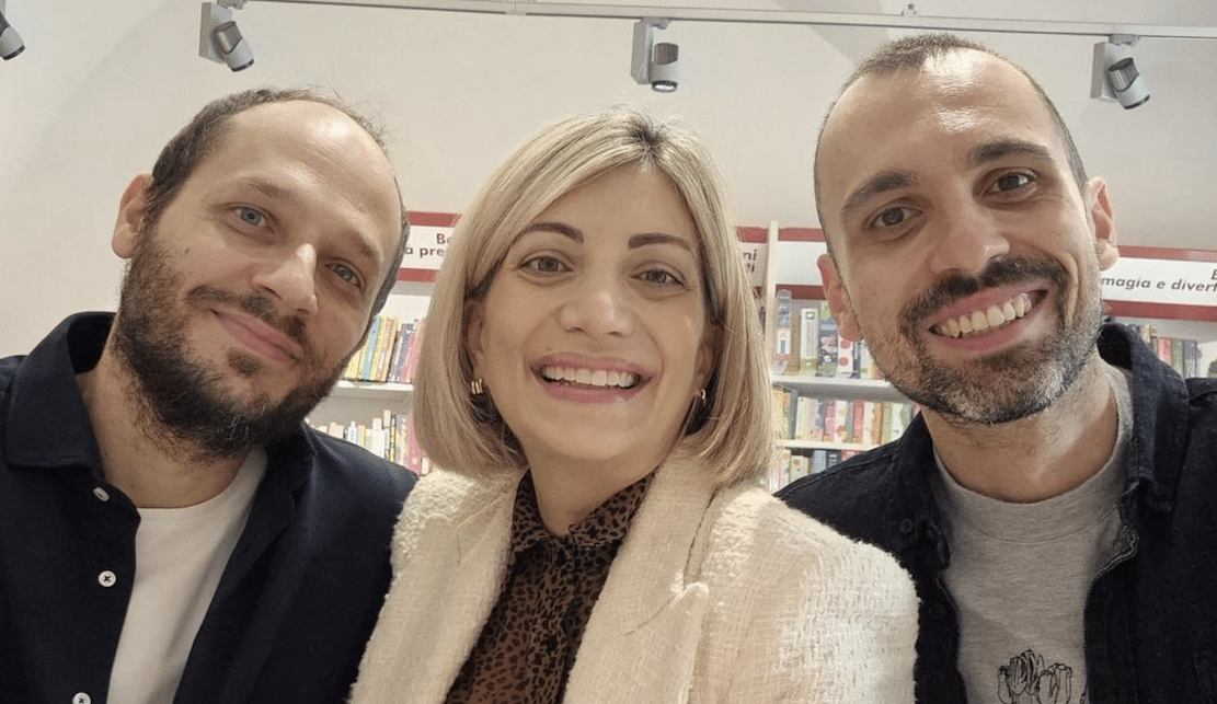 Ubik Foggia ist ein Erwachsener, 18 Jahre alt, lebt in der Stadt und ist ein Anhänger zahlreicher Begegnungen.