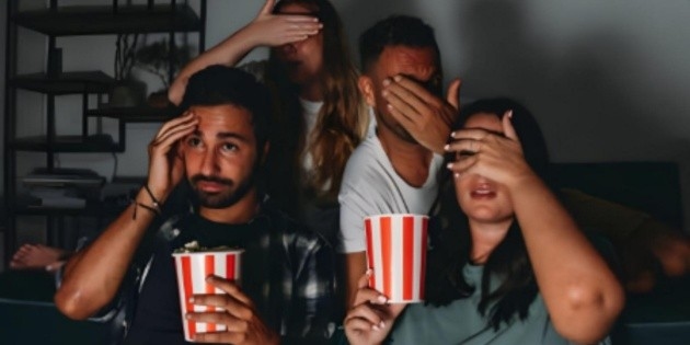 Gruselige Filme und Serien, um Halloween von zu Hause aus zu genießen