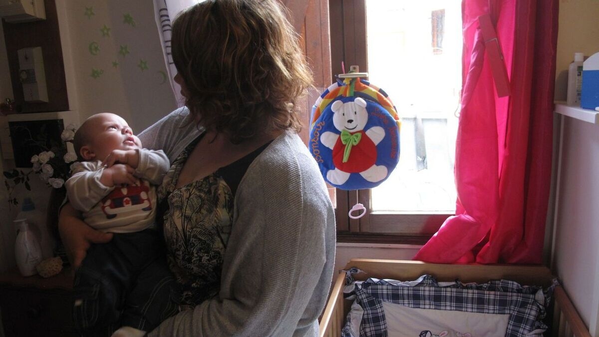 The new paternity leave will be financed by savings on family allowances.