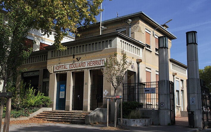 W Lyonie pawilon T szpitala Edouard-Herriot łączy teraz stomatologię i geriatrię
