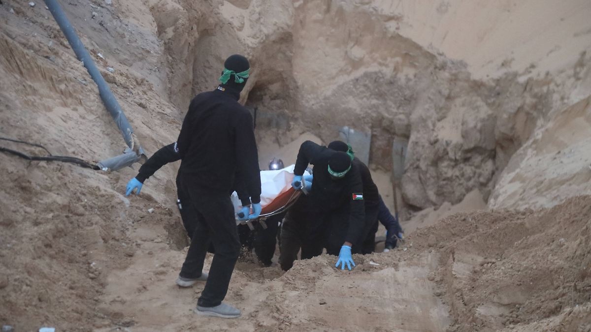 Return still unclear: Hamas has reportedly found two more dead hostages
