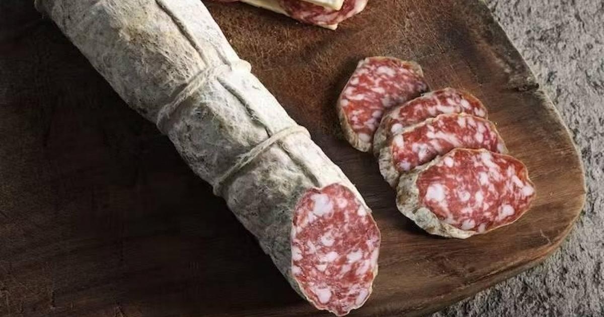 Alerta alimentaria: Se ha retirado del mercado un lote de Salame Felino IGP debido a un riesgo de salmonela.