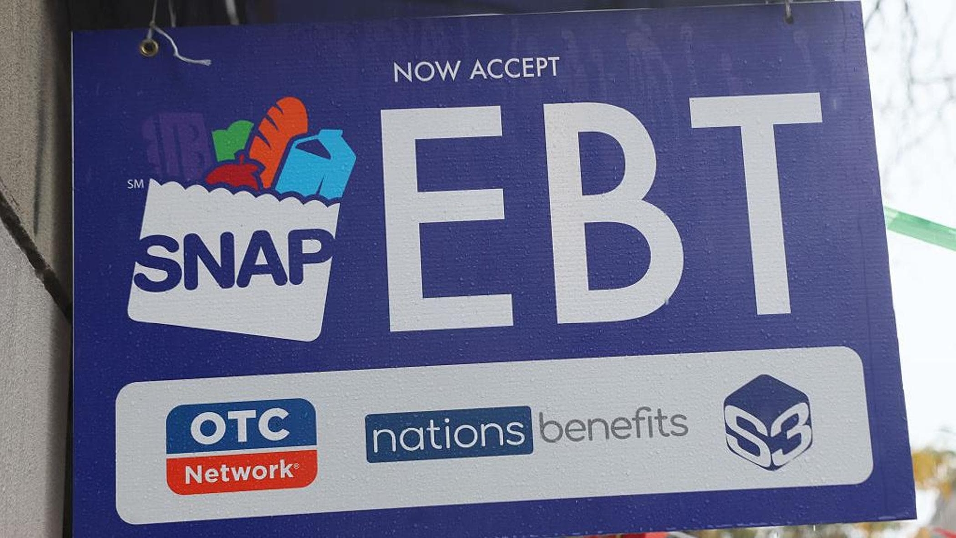 Het Hooggerechtshof oordeelt dat Trump de financiering van voedselbonnen voor de armen moet stopzetten.