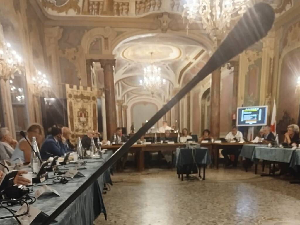 Varèse - Le conseil municipal de Varèse a approuvé à l'unanimité trois motions, sans aucune voix contre - Varese News
