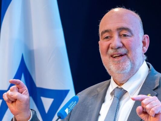 Embaixador de Israel em Berlim alerta contra o antissemitismo de esquerda.